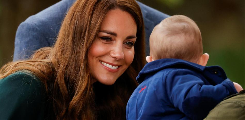 La nueva lección de estilo de Kate Middleton con un traje de Massimo Dutti