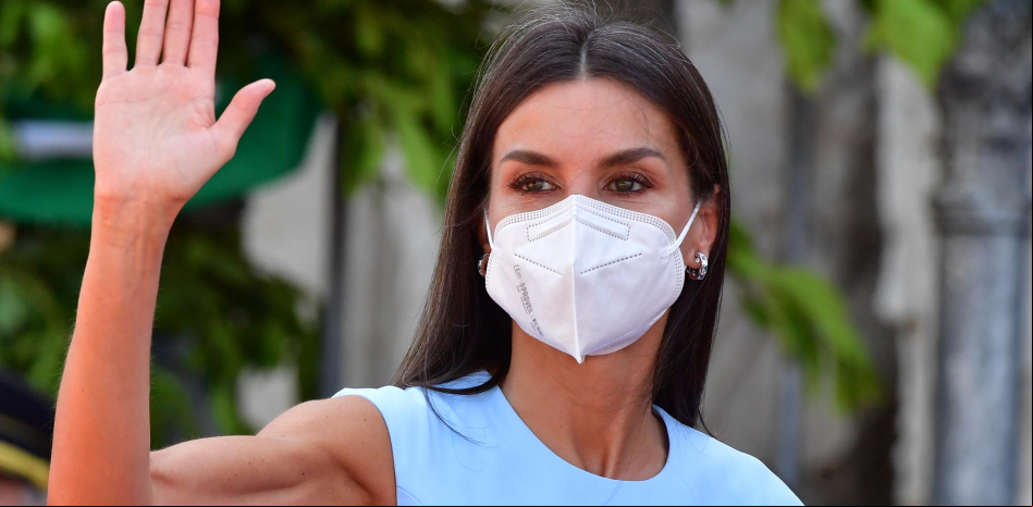 Letizia actualiza el traje de chaqueta en verano
