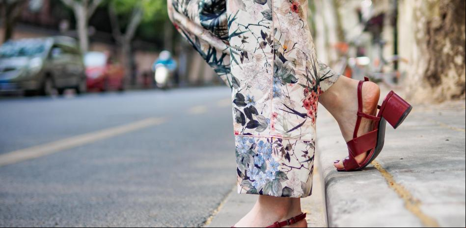 Desigual, Pepe Jeans o Roxy: 6 pantalones largos, frescos y en oferta que querrás llevar todo el verano