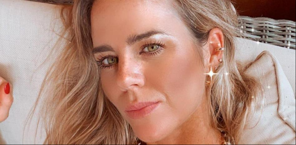 Amelia Bono demuestra que la fórmula vestido y Converse funciona a todas las edades