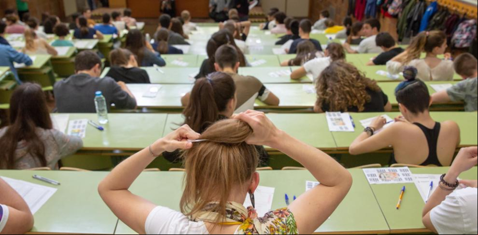 Catalunya aprueba rebajar un 40% los precios de los másters de las universidades públicas