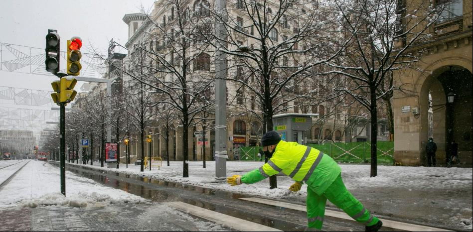 La Comunidad de Madrid retrasa la vuelta al cole y adelanta el toque de queda