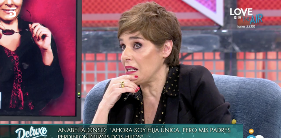 Anabel Alonso habla por primera vez de la trágica muerte de sus hermanos en ‘Sábado Deluxe’