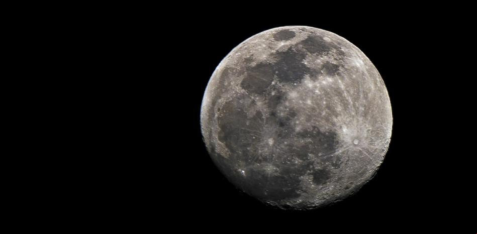 La luna al 96%