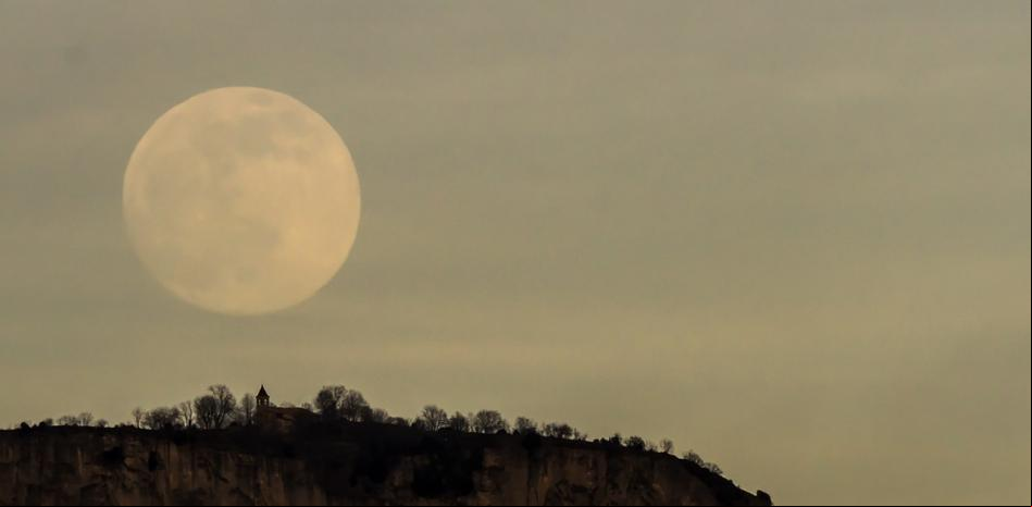 ¿Has visto la espectacular Luna del Lobo?