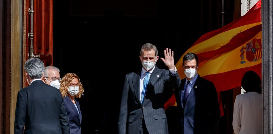 El Rey reivindica la firmeza y autoridad con que Juan Carlos I defendió la democracia el 23-F