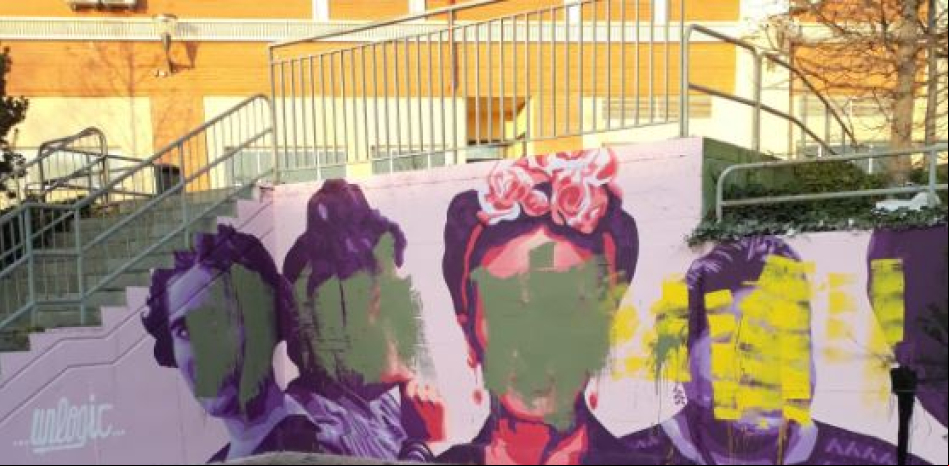 Un grupo de mujeres recompone con imágenes el mural feminista vandalizado en Madrid