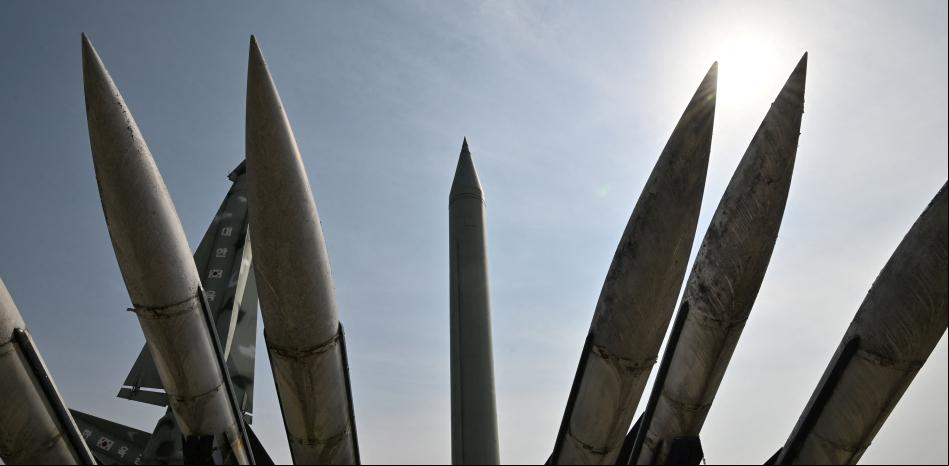 Corea del Norte dispara dos misiles balísticos
