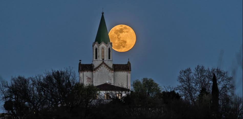 ¿Has visto la luna de gusano?