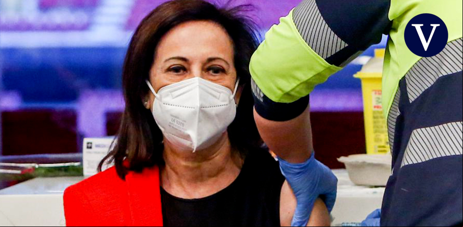 Margarita Robles, segunda ministra del Gobierno en vacunarse