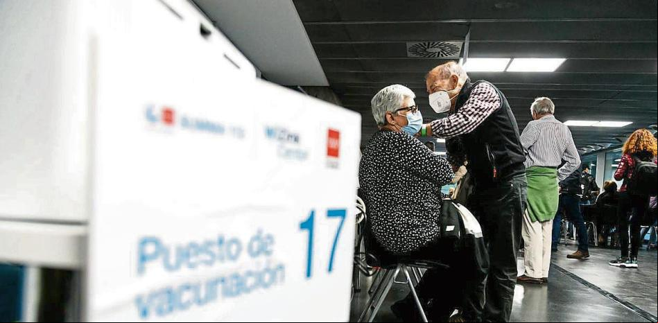 Madrid amaga con cerrar los puntos de vacunación ante la escasez de vacunas