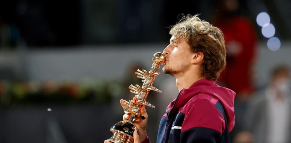 Zverev remonta ante Berrettini y se corona de nuevo en Madrid