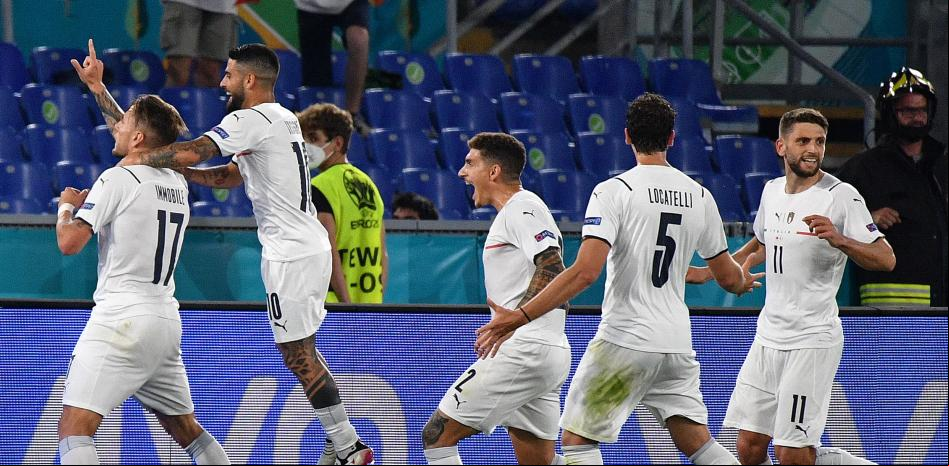 Italia arrolla a Turquía en el estreno de la Eurocopa