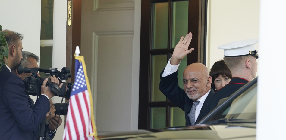 Los líderes de Afganistán se aferran a Biden ante el abismo de la retirada de EE.UU.