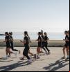Más deporte, menos alcohol: la generación Z cambia las discotecas por clubs de running y crossfit