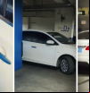 El truco para no rayar el coche con una columna o esquina del parking: “La clave está en cuándo empiezas a girar, no en cuánto espacio hay”