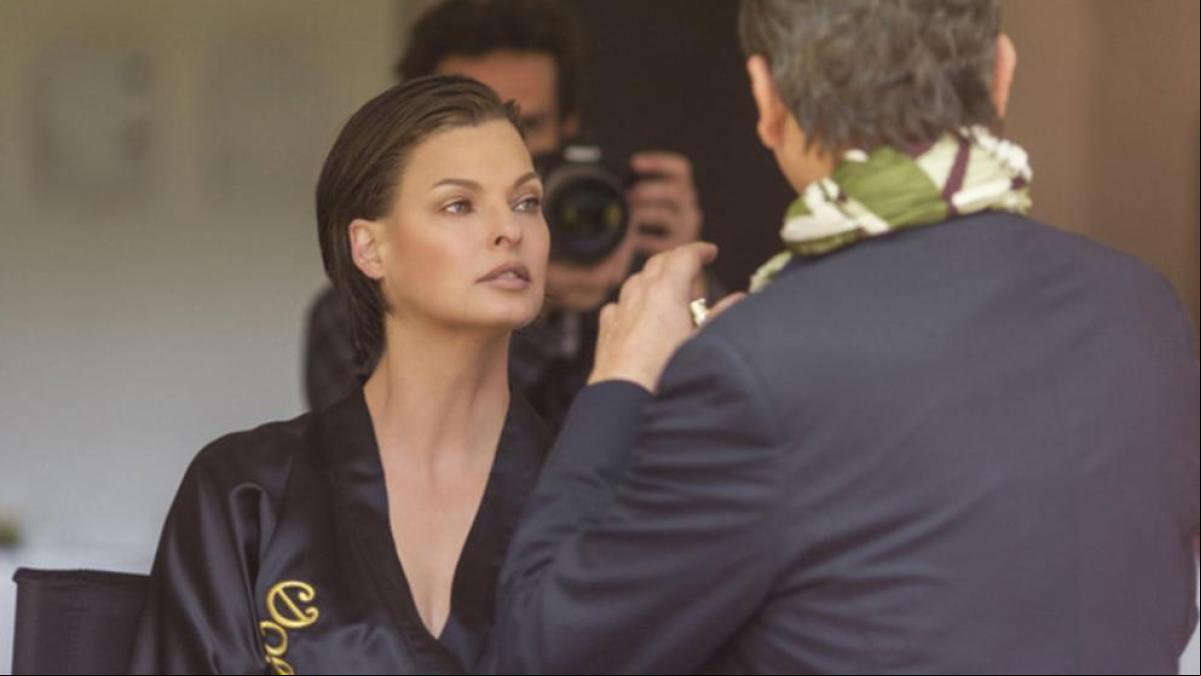 Linda Evangelista enseña por primera vez su cuerpo tras la cirugía que le dejó “desfigurada”