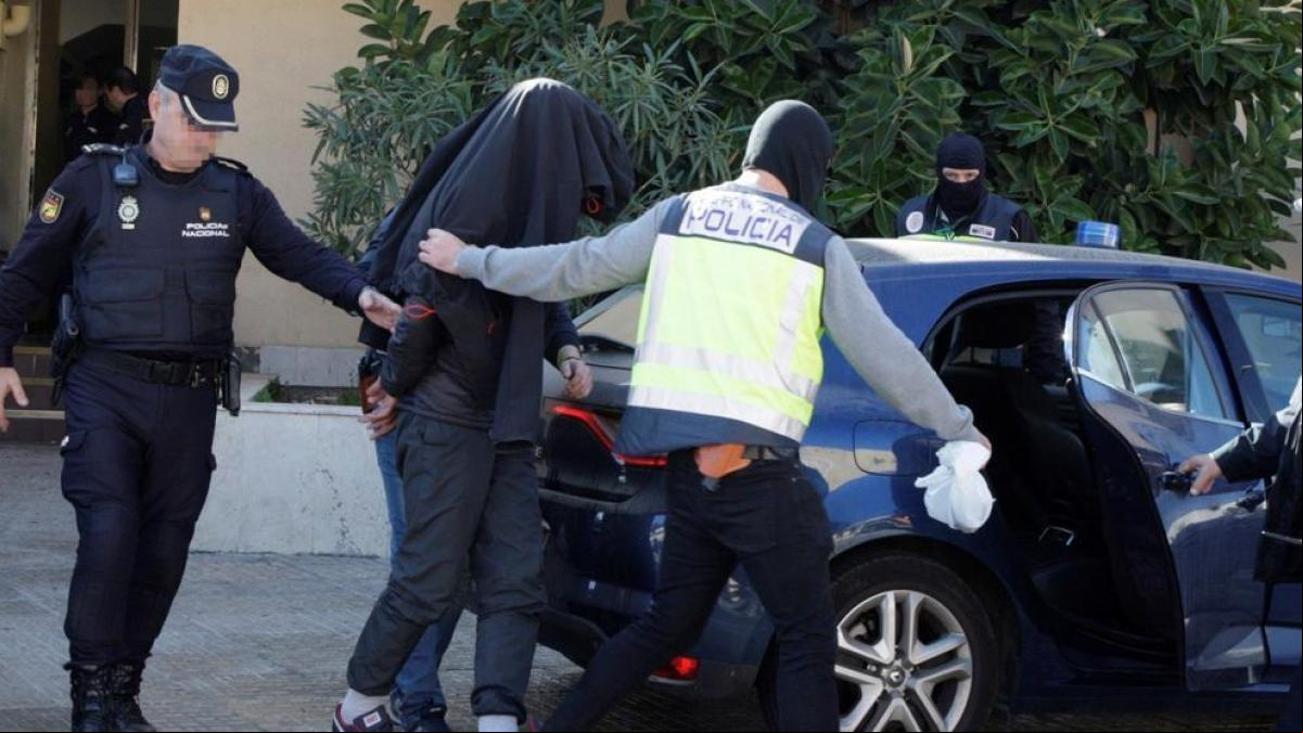 España expulsa a un peluquero que captaba adeptos para el Estado Islámico en Tarragona