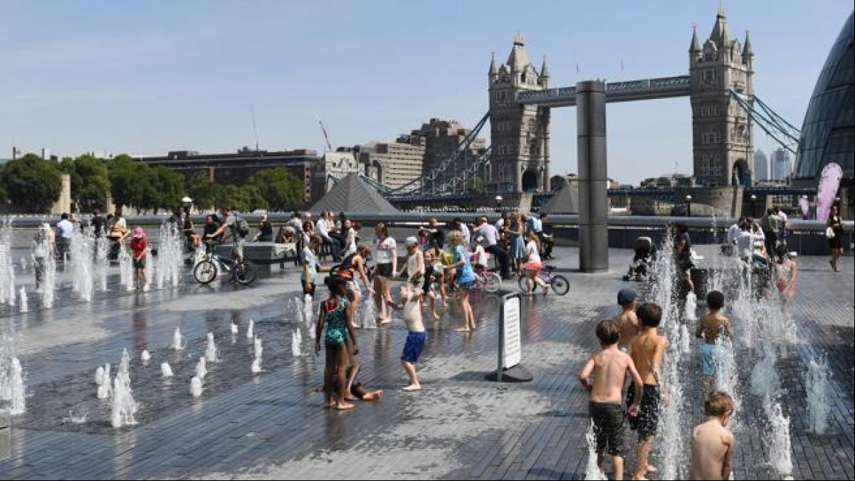 El Reino Unido declara por primera vez la alerta roja por la ola de calor