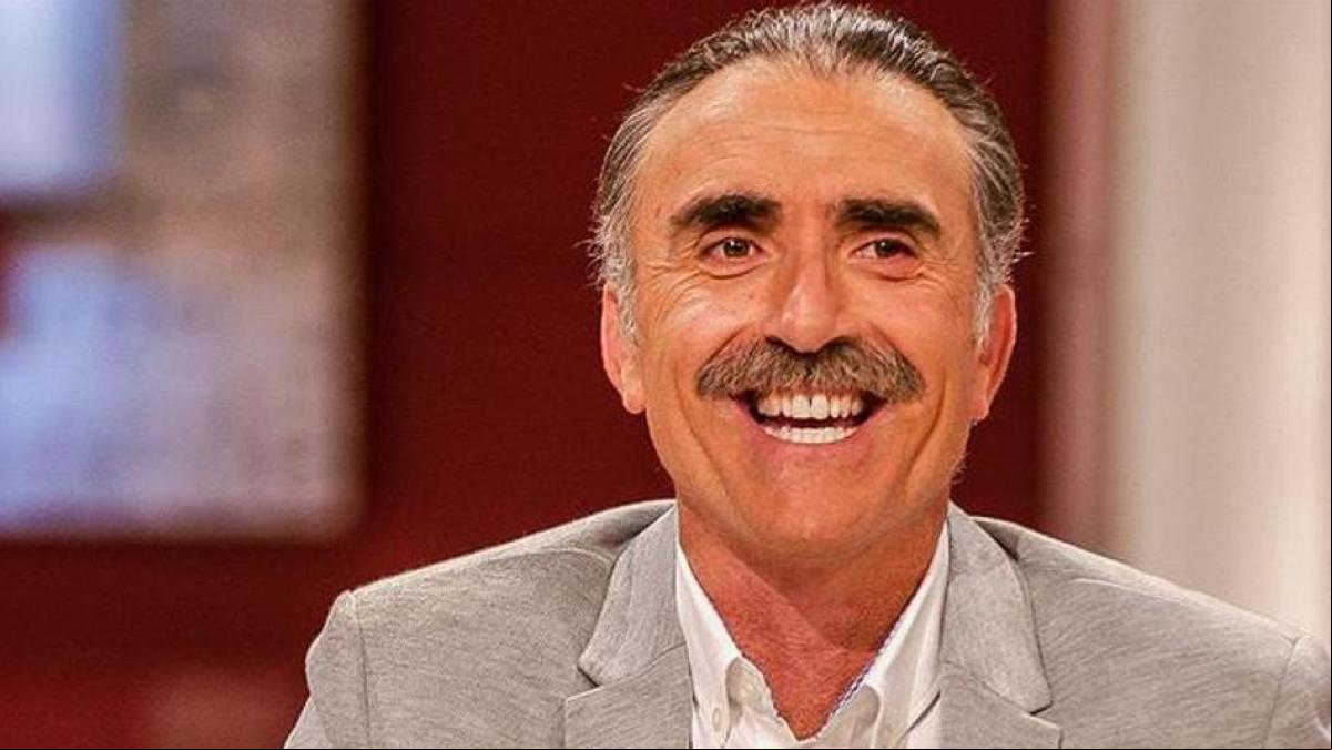 El desconocido primer trabajo de Juan y Medio fuera de la televisión: esta es la doble carrera que cursó el presentador en la universidad