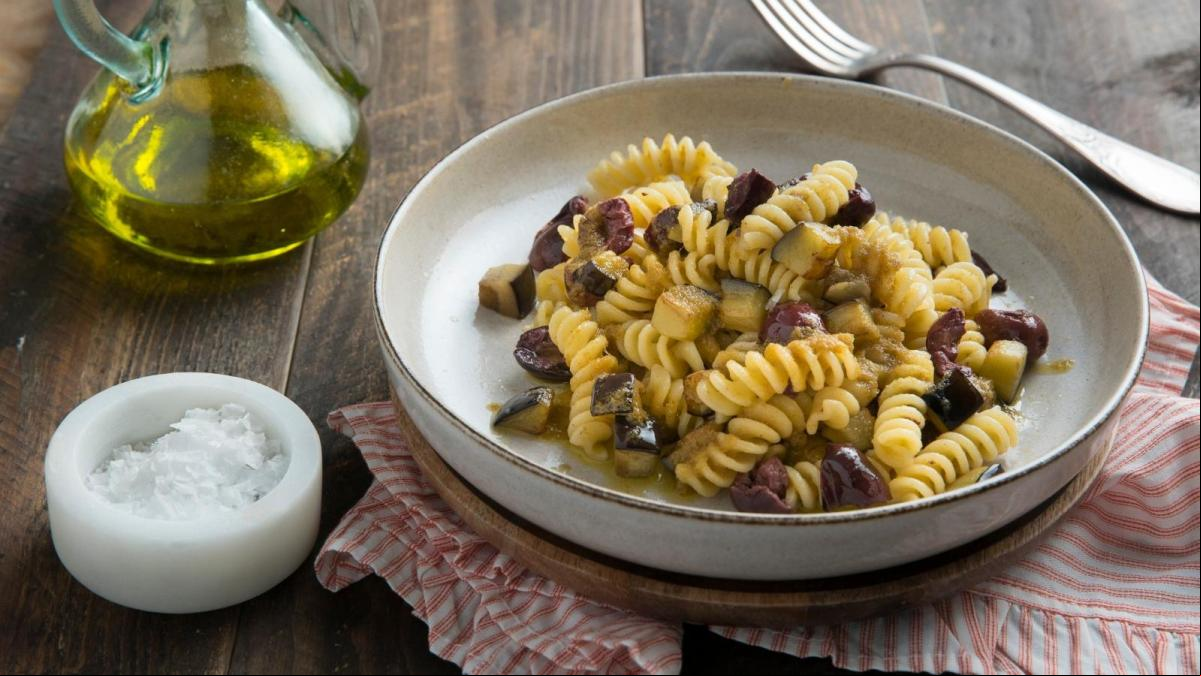 6 ensaladas de pasta perfectas para llevar en táper al trabajo