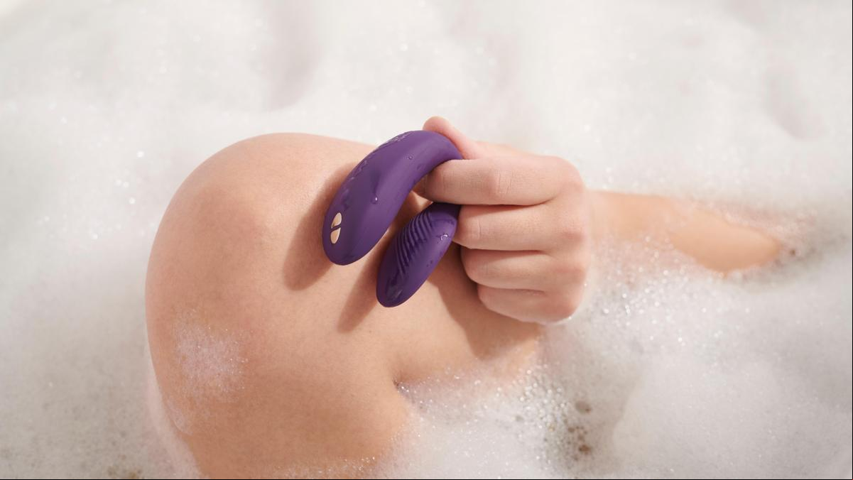 7 Satisfyers y juguetes sexuales resistentes al agua para echar picante a este verano