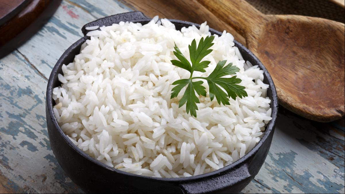 ¿Deberías evitar el arroz blanco en tu dieta?