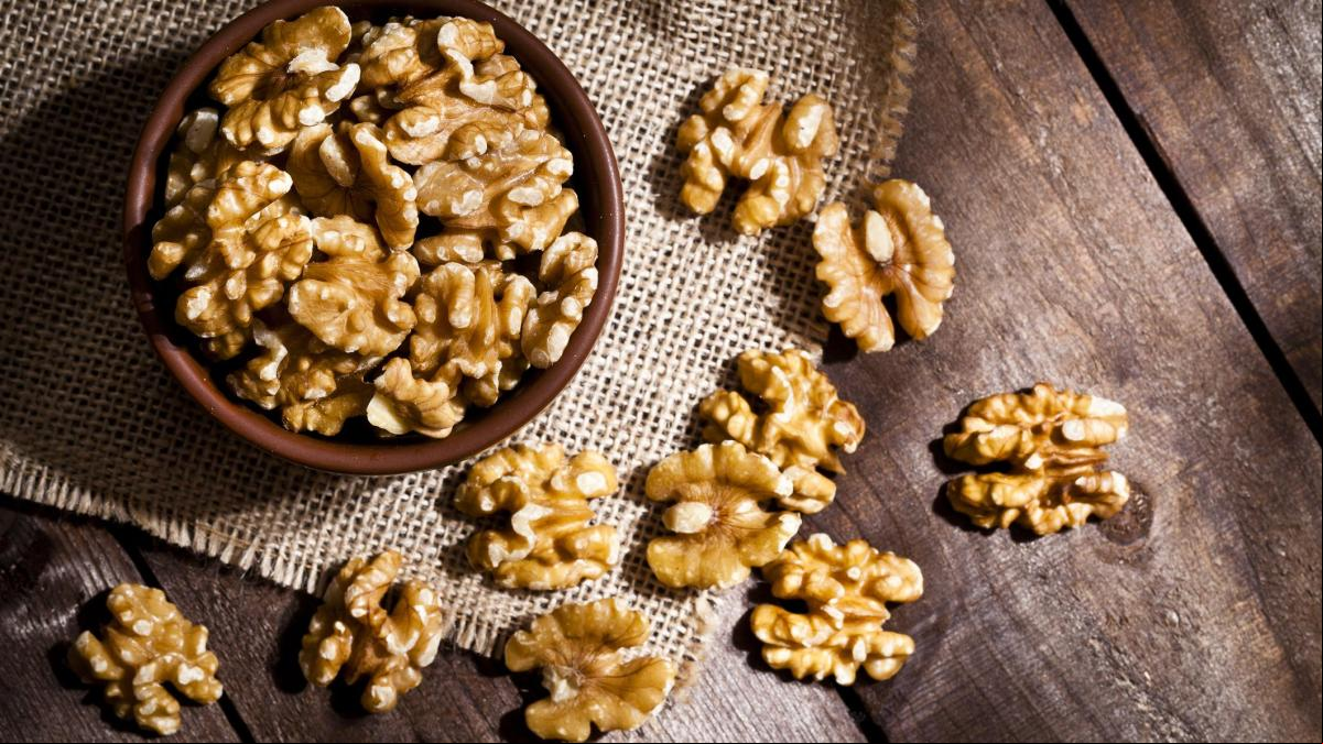 Los 6 mejores alimentos para mantener activo el cerebro según una experta de Harvard