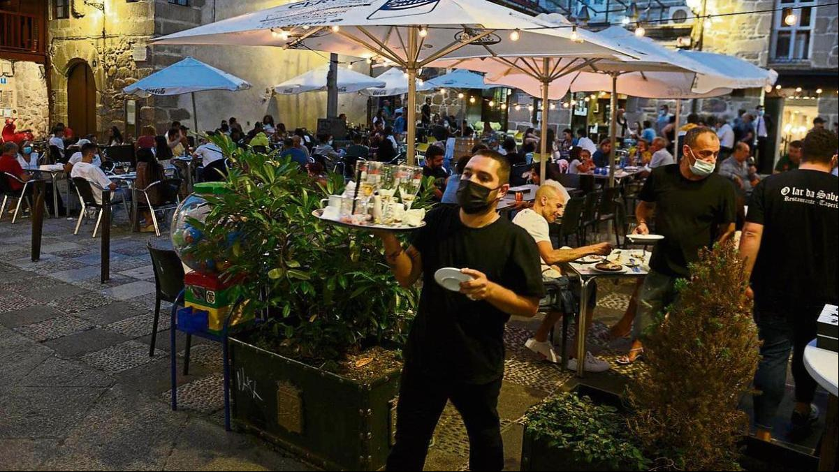 Siete ciudades Gallegas cierran el ocio nocturno y piden certificados covid en la hostelería