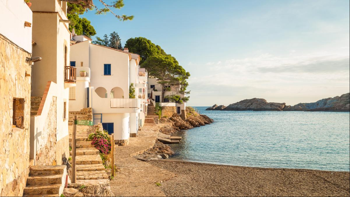 Esta playa a una hora de Barcelona es una de las mejores de Catalunya según National Geographic