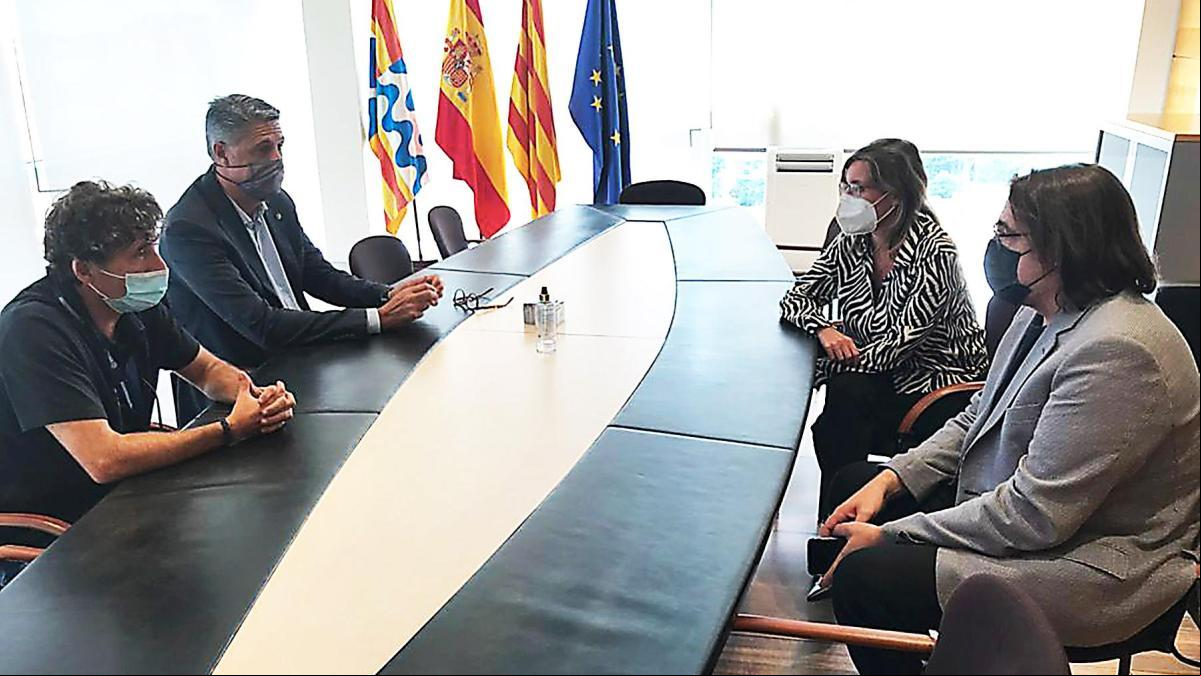 La UPC busca alternativas a las pantallas acústicas de Adif en Badalona