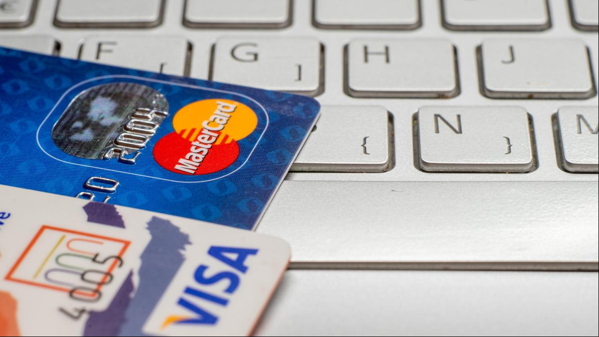 Visa y Mastercard suspenden su actividad en Rusia