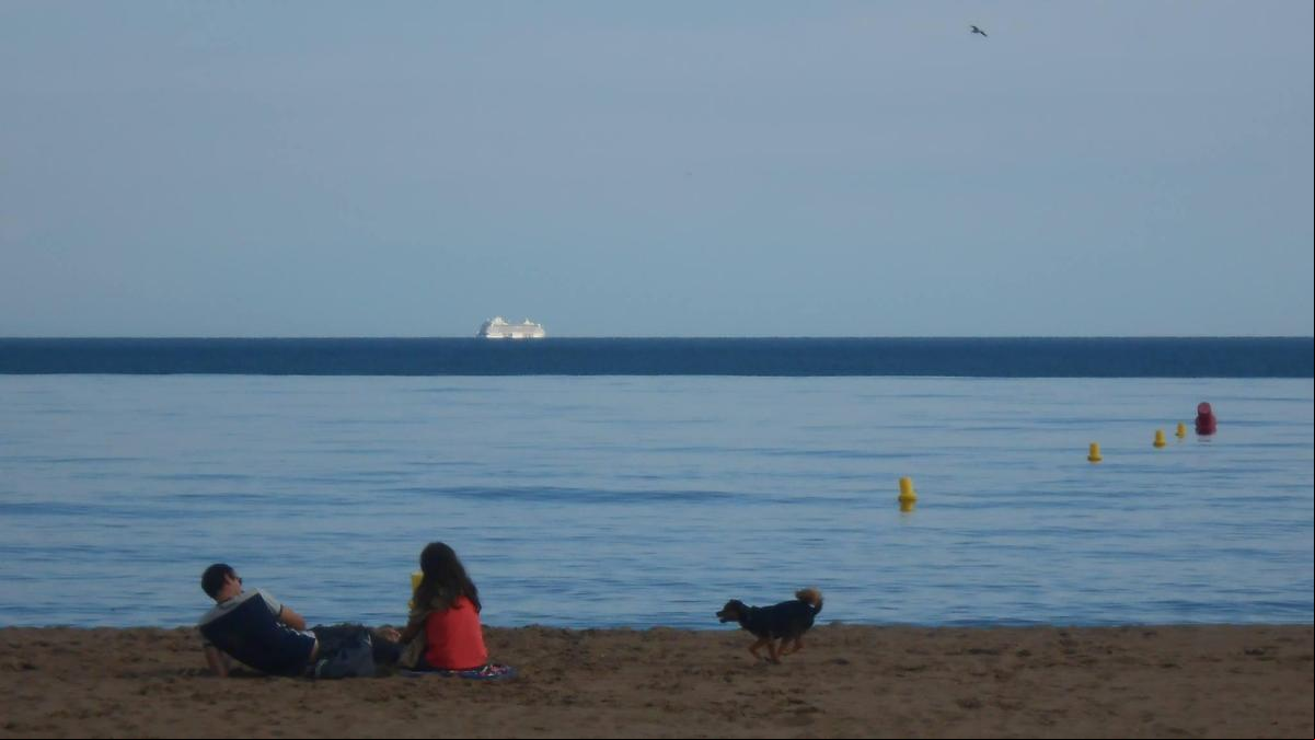 Los tres azules del otoño en la playa de Gavà