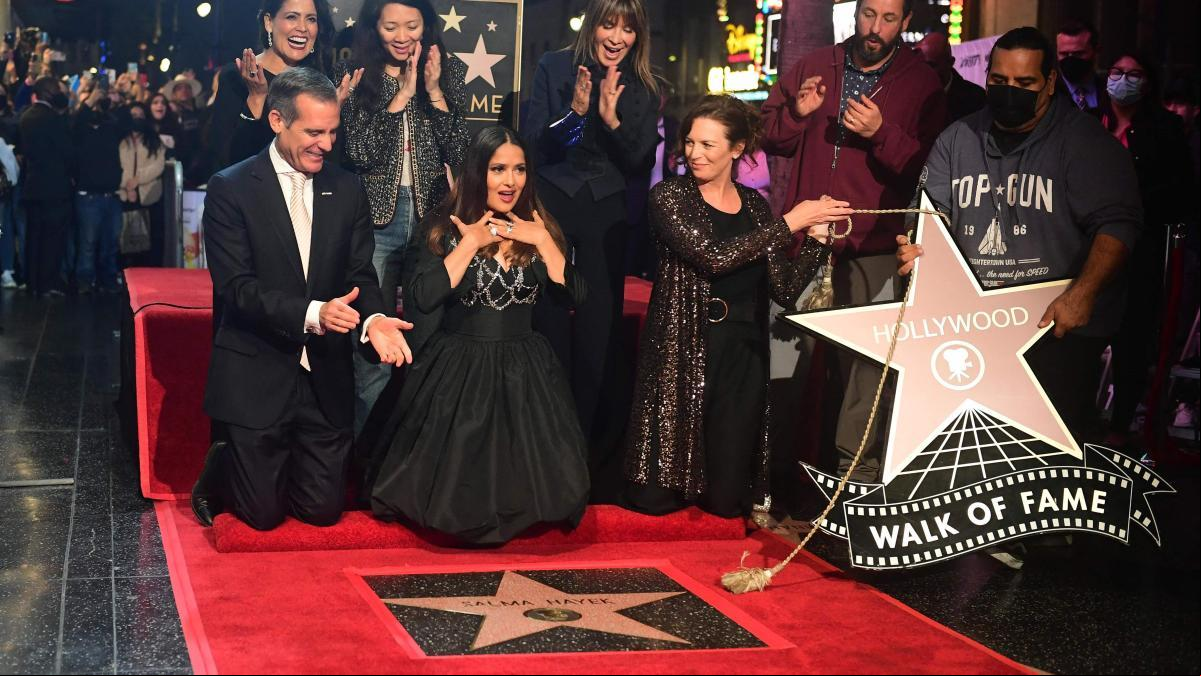 Salma Hayek ya tiene su estrella en el paseo de la fama