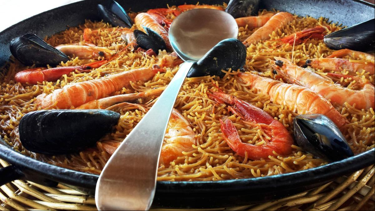 Fideuà: ¿qué tipo de fideo es mejor en esta receta, el fino o el gordo?
