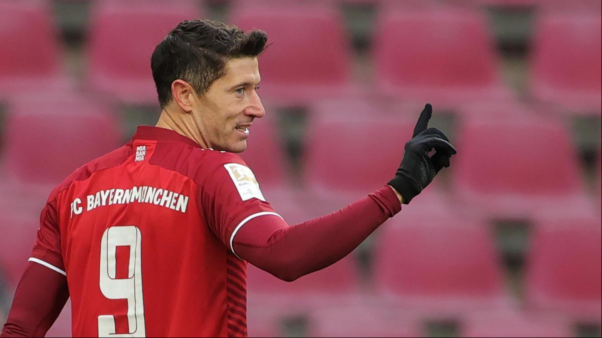 Lewandowski alcanza los 300 goles en la Bundesliga y se acerca a Müller