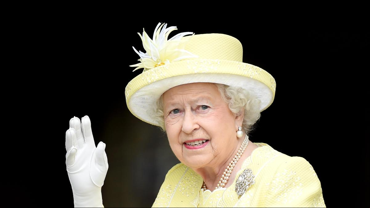 Un falso sacerdote se cuela en Windsor y pasa la noche con los soldados que protegen a Isabel II
