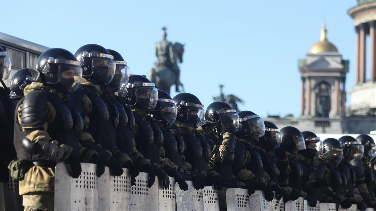 Rusia detiene a decenas de personas en las manifestaciones contra la guerra