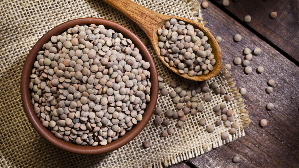 Las frutas que te ayudarán a asimilar el hierro de las lentejas