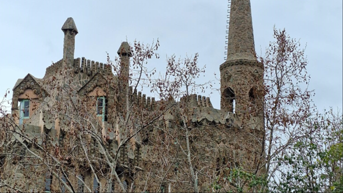 ¿Conoces la torre de Gaudí en la Bonanova?
