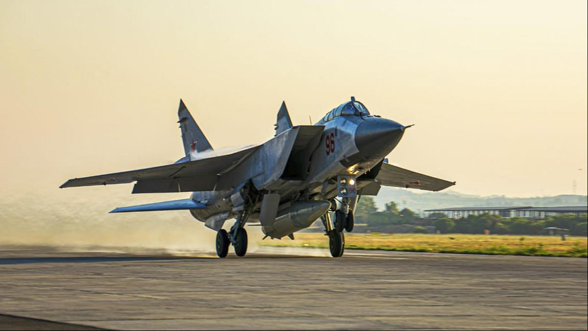 Rusia destruye una base militar al noroeste de Ucrania y vuelve a usar el misil Kinzhal