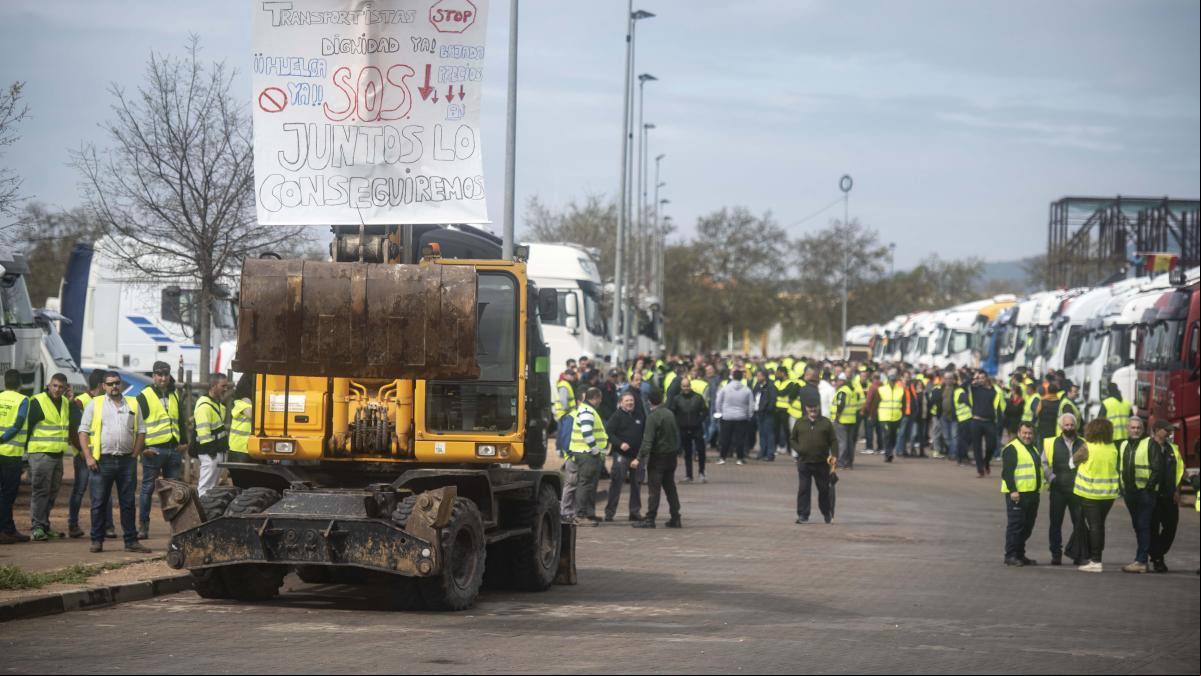 Andalucía pierde 600 millones de euros por la huelga de transporte y del sector pesquero