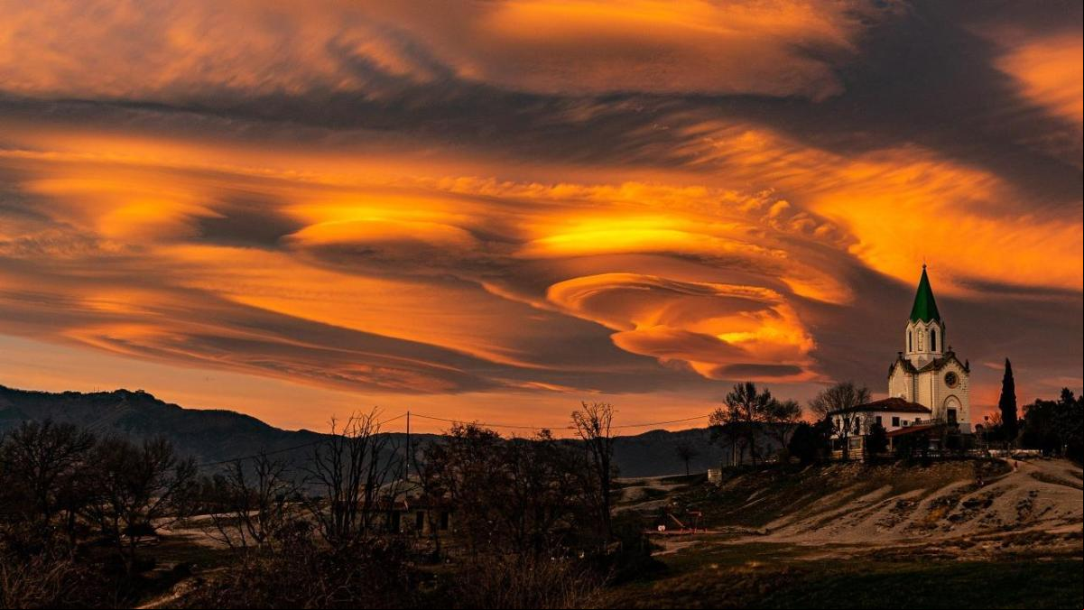 Mira la bella fotografía de nubes lenticulares premiada en el concurso Europhotometeo