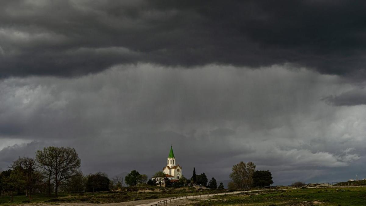 Las cortinas de lluvia más espectaculares de la primavera en España