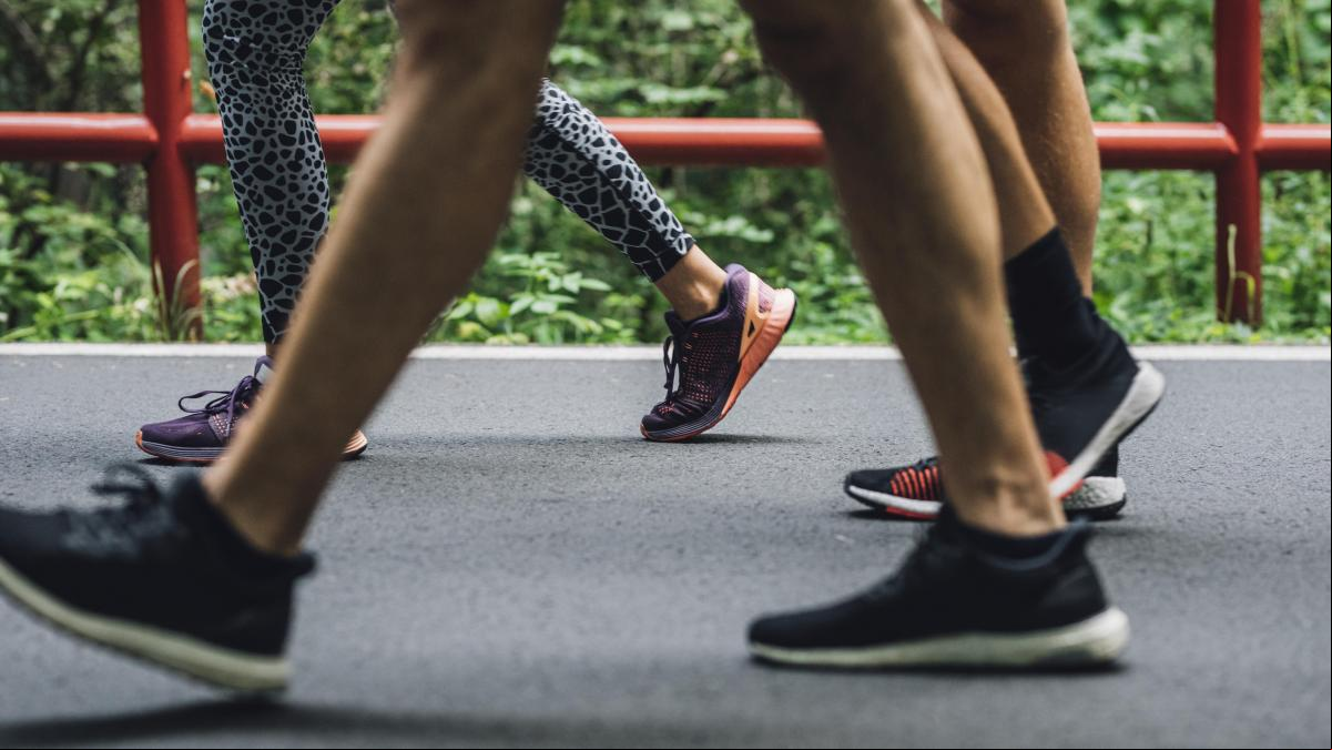Las mejores zapatillas en oferta ideales para tus paseos primaverales