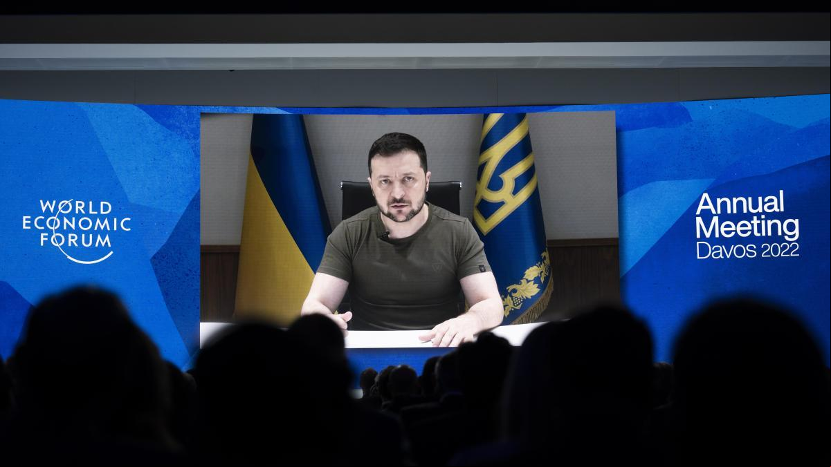 Zelenski pide en Davos más armas y sanciones máximas contra Rusia