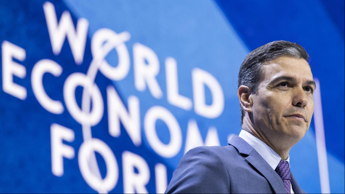 Sánchez pide a las grandes empresas en Davos combatir los postulados neoliberales
