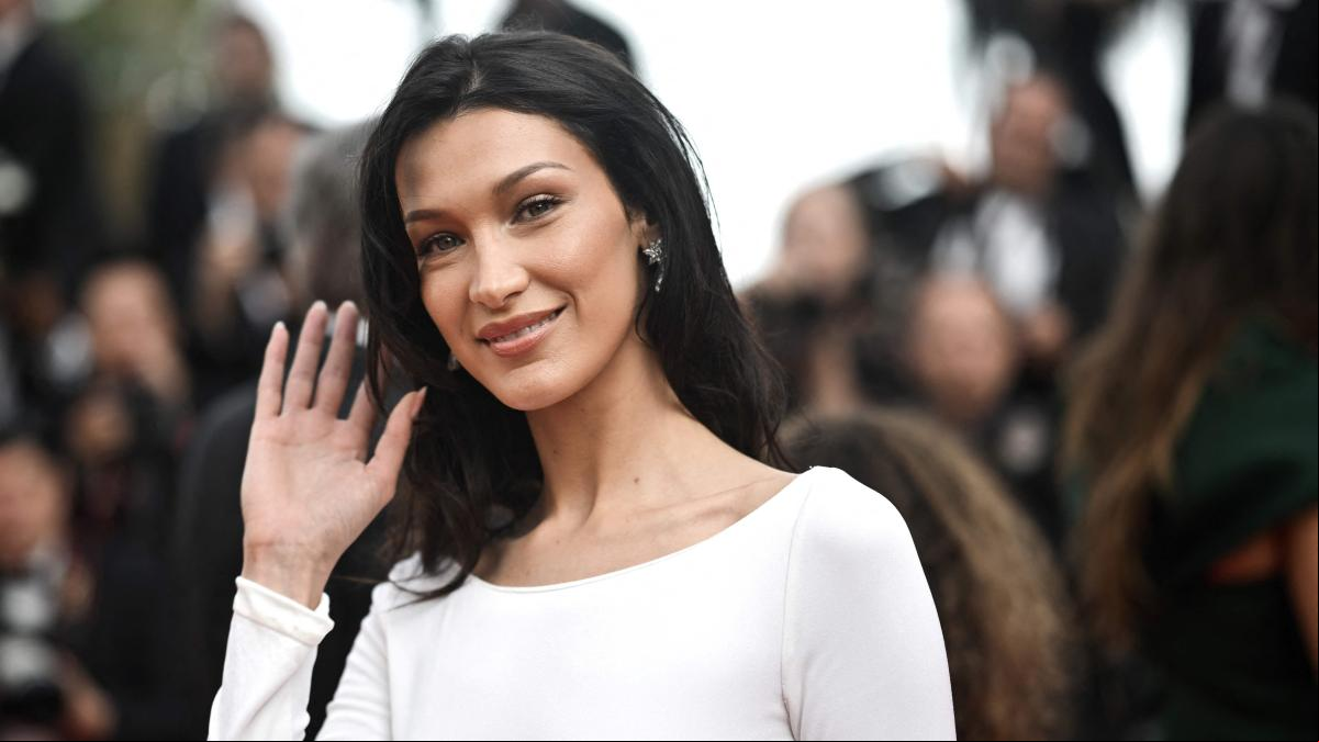 El nuevo look de Bella Hadid te animará a cortarte el flequillo