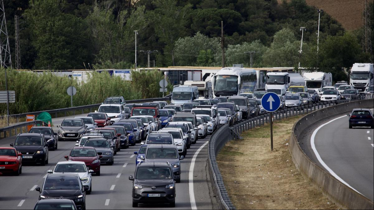 La red vial catalana empieza a sufrir retenciones por la vuelta tras el puente de Sant Joan
