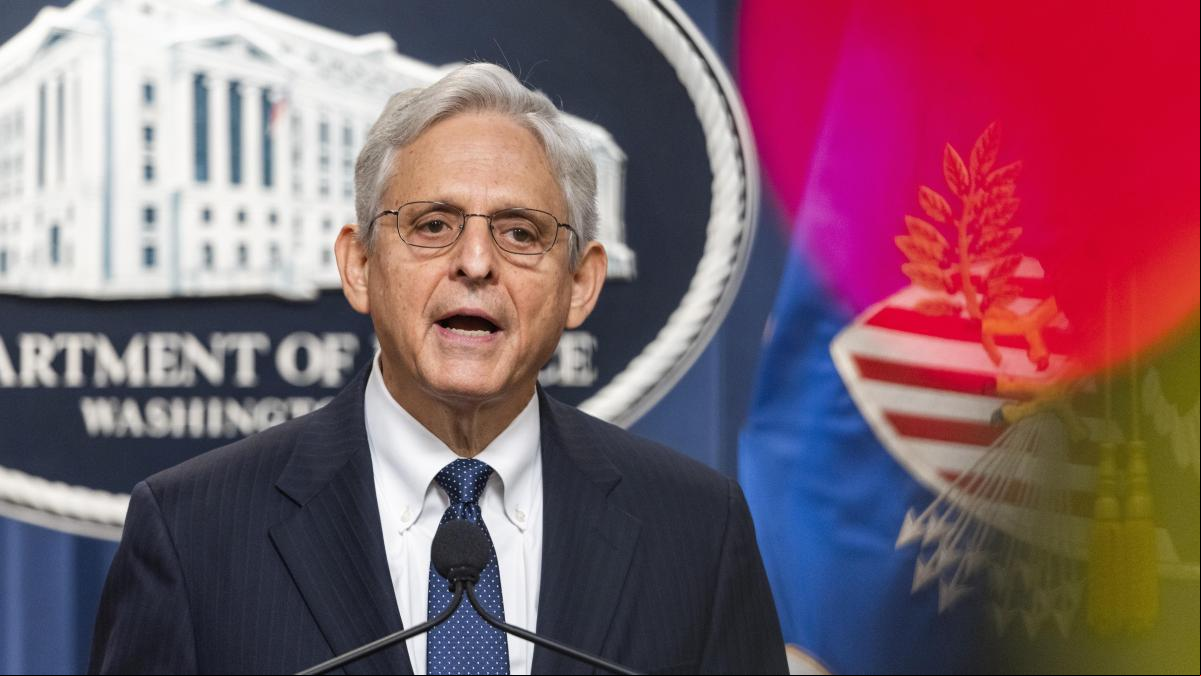 El fiscal general de EE.UU. aprobó el registro a la residencia de Trump